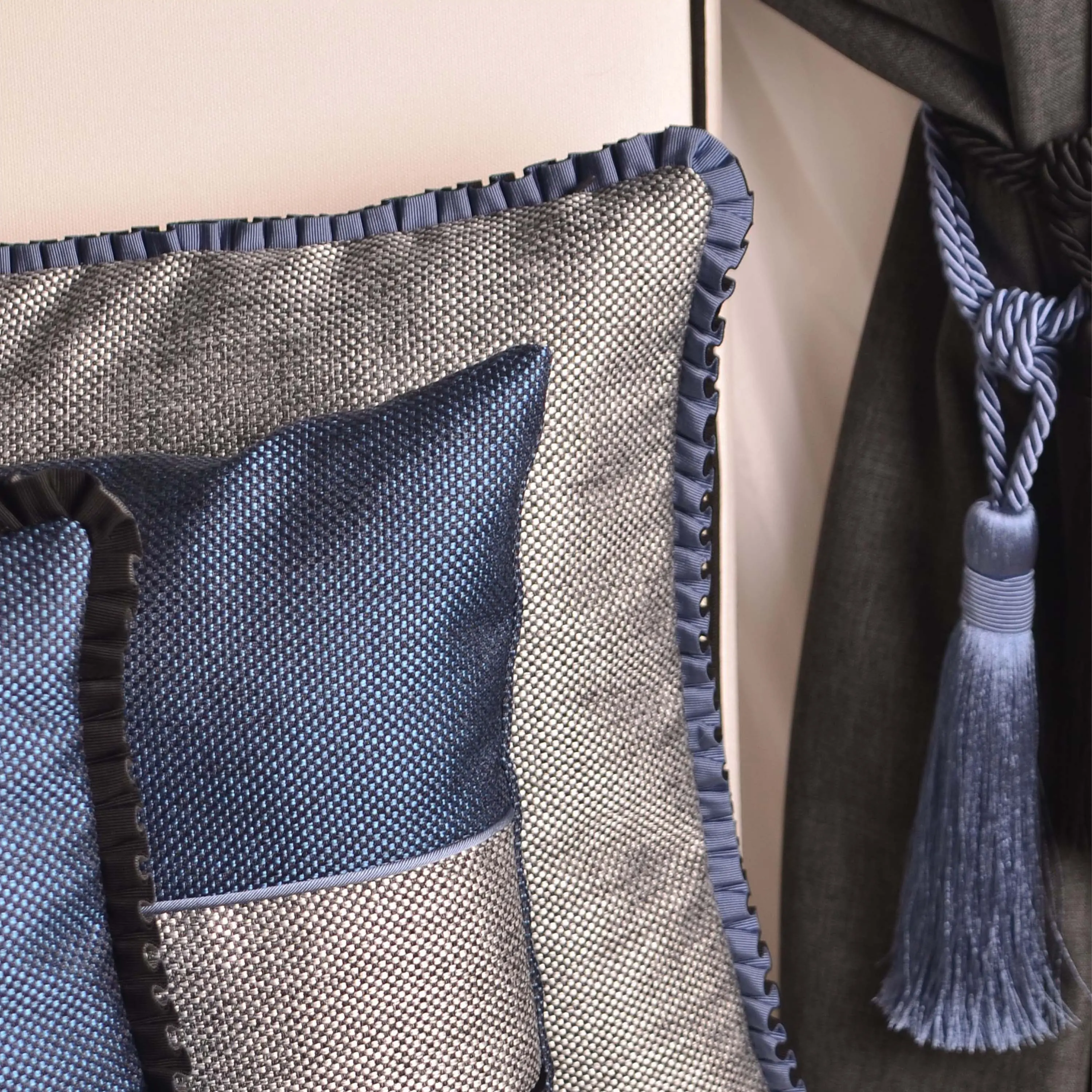 PLEATED BORDER 19.260 -